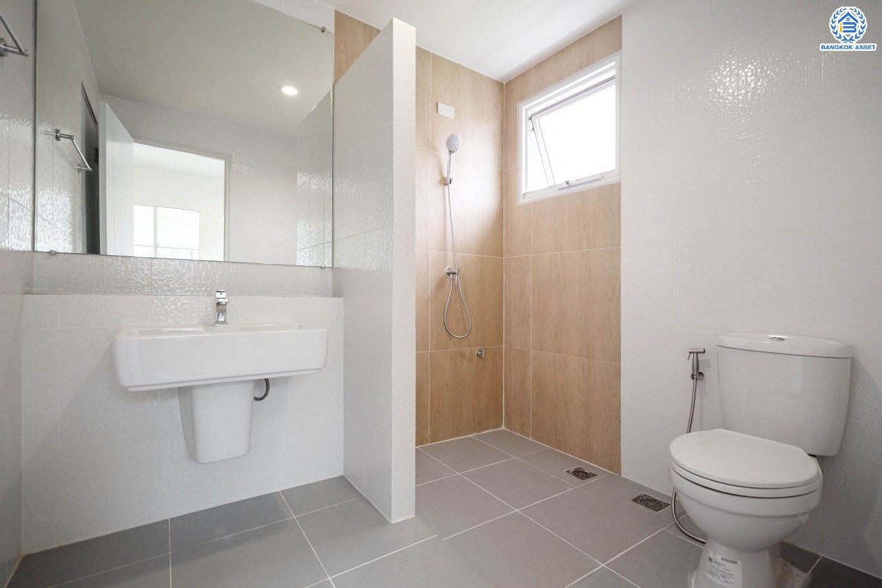 บ้านมือสองตกแต่งใหม่ ม.ชลลดา วัดลาดปลาดุก บ้านเดี่ยวหลังมุม คุณภาพระดับ L&H บนเนื้อที่ 61.3 ตร.ว. ฟังก์ชัน 3 ห้องนอน 3 ห้องน้ำ จอดรถได้ 1 คัน บนทำเลศักยภาพ เพียง 15 นาทีถึงเซ็นทรัลเวสท์เกต ใกล้รถไฟฟ้าสายสีม่วง "สถานีคลองบางไผ่"...